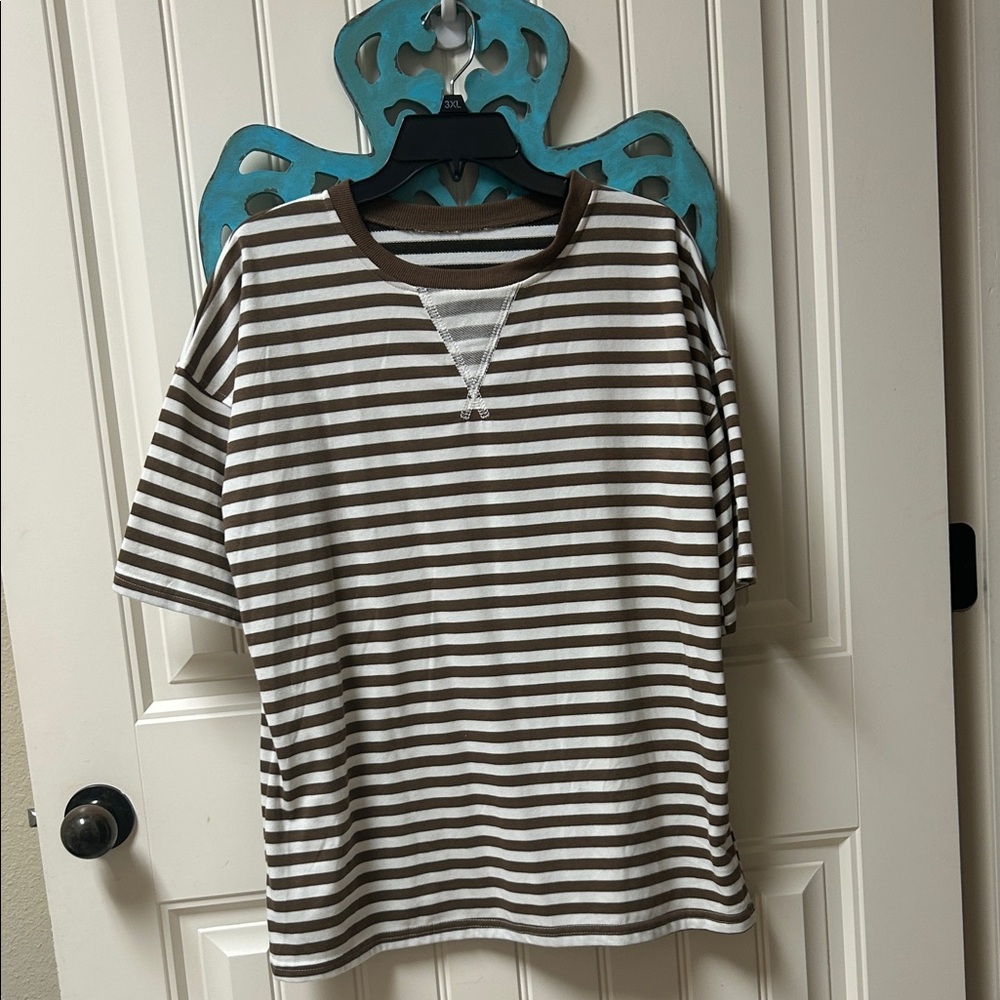 New Brown and White Striped Short Sleeve Tee oversized (fits like large-xl)